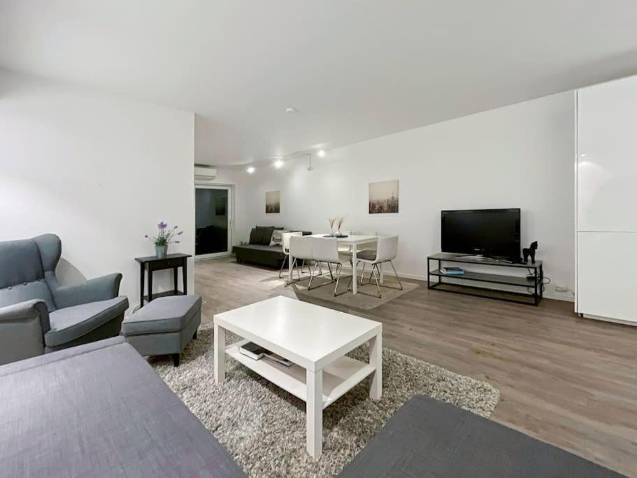 Unique Place By Bnb 19 2br, Terrace, Parkingairport Shuttle Leilighet *