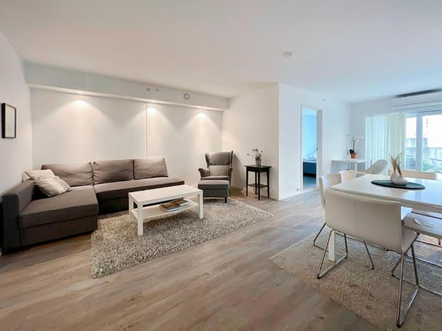Unique Place By Bnb 19 2br, Terrace, Parkingairport Shuttle Leilighet *